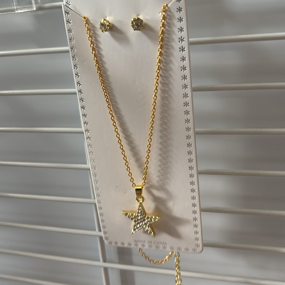 Gold Star Necklace and Earrings Set - Picture 4 of 4